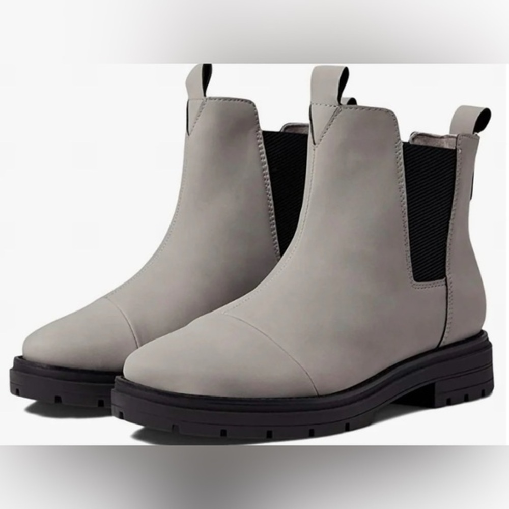 UEC TOMS Women's Skylar Chelsea boots Sz 7.5